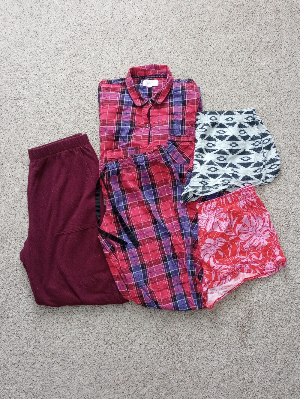 Pink Victoria's Secret Pajamas Lot Of Top & Bottoms Set Pants And Shorts Large